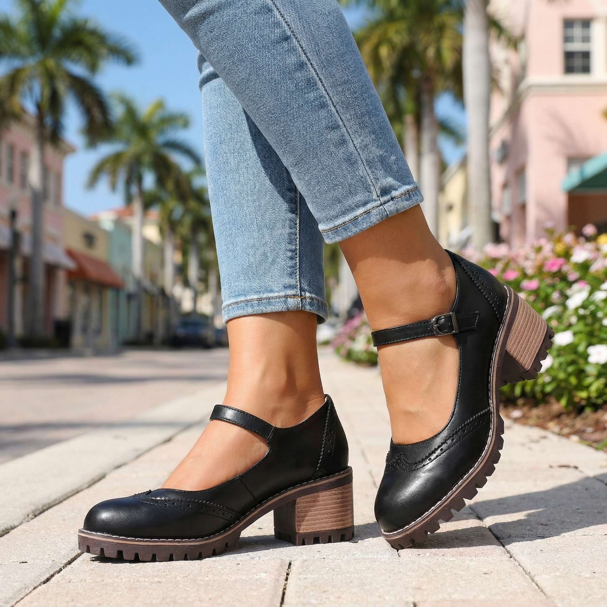 Lindsey | Vintage Pumps with Strap