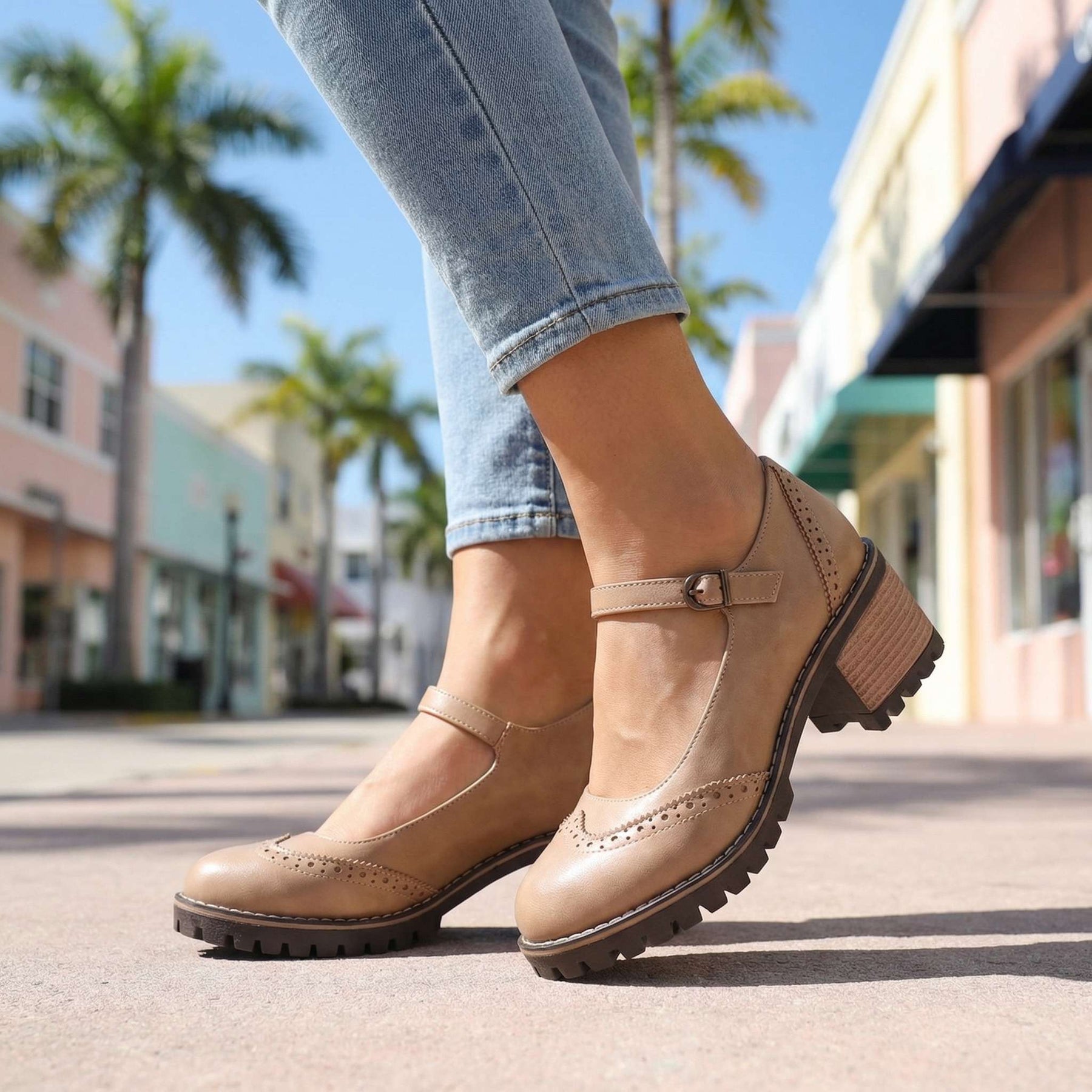 Lindsey | Vintage Pumps with Strap